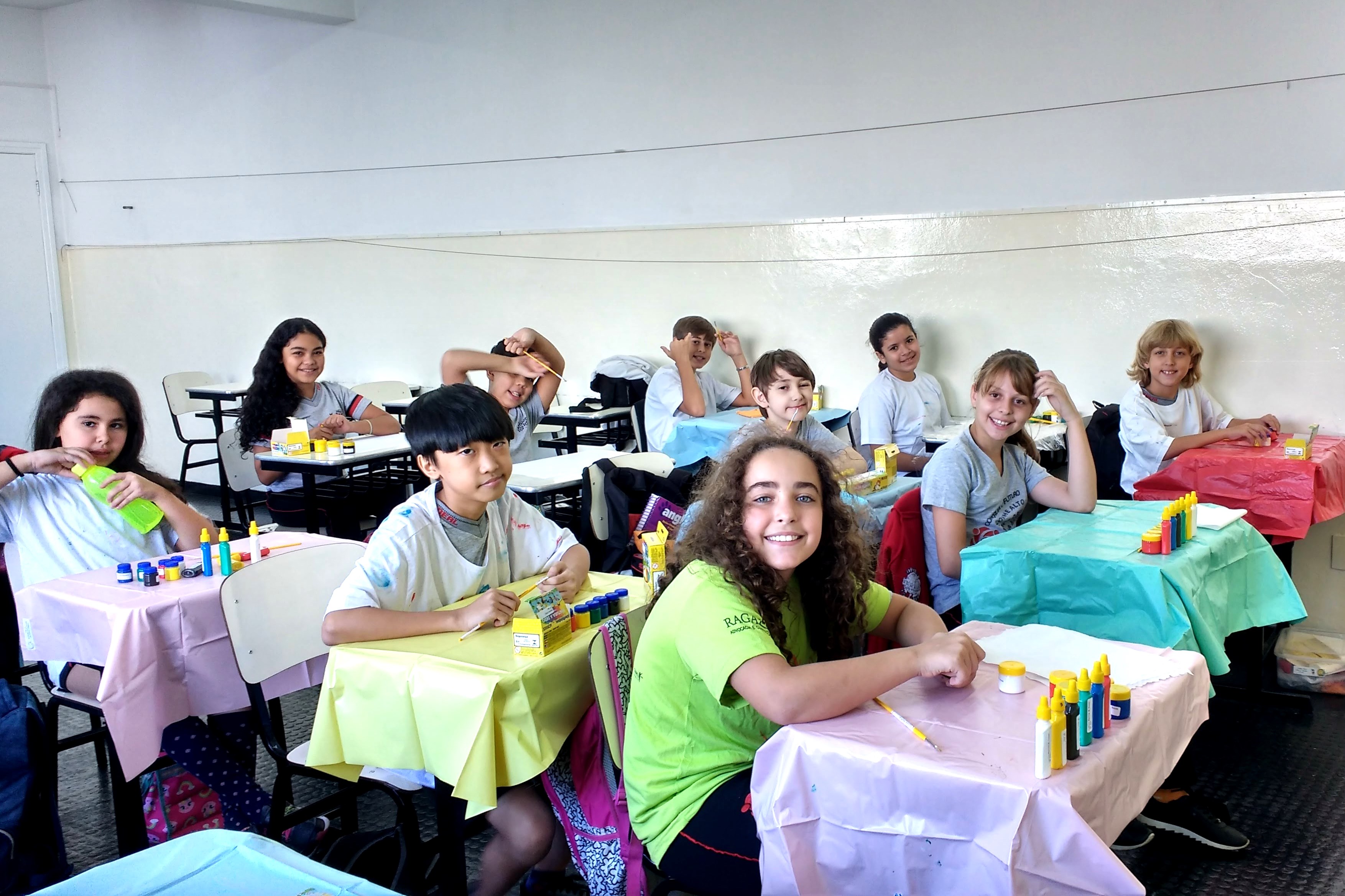 5º ano B faz arte inspirada nas obras de Romero Britto Colégio Ideal SP